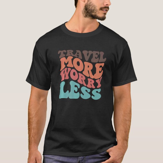 Camiseta Viagem Mais Preocupante Menos Estética Colorida (Frente)