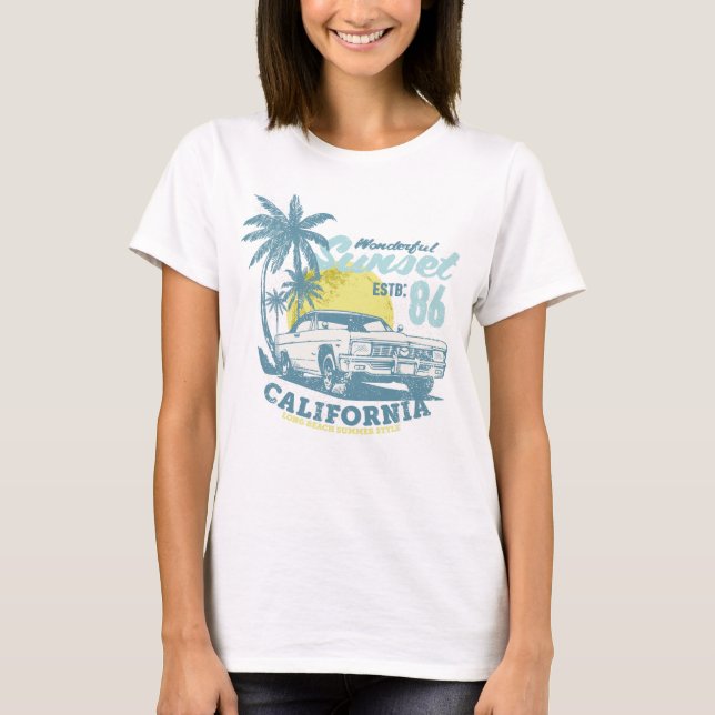 Camiseta Vibes da Praia da Califórnia Pôr do Sol & Carro (Frente)
