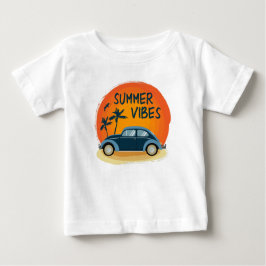 Camiseta vibração de verão com carro retrô na praia