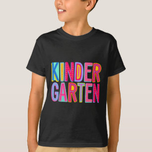 Camiseta Vibrações de Arco-íris de Jardim de Infância Retro
