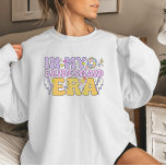 Camiseta Vibrações de Disco Retro Groovy Era Damas de Honra<br><div class="desc">Prepare-se para brilhar com estilo nesta camisola Disco Vibes Retro Groovy Bridesmaid Era! Perfeita para celebrar o seu papel no grupo da noiva, esta camisola confortável e trendy apresenta um design nostálgico inspirado nos anos 70 com letras bolha ousadas, tons pastéis, raios e uma bola de discoteca para um brilho...</div>