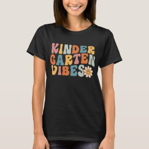 Camiseta Vibrações de Jardim de Infância, Primeiro Dia de A