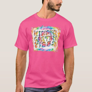 Camiseta Vibrações de Jardim de Infância Primeiro Dia Tie D