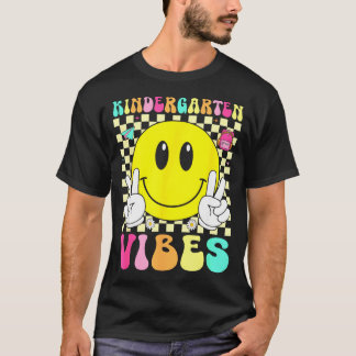 Camiseta Vibrações de jardim de infância rosto sorriso retr