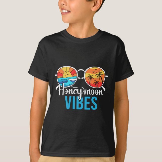 Camiseta Vibrações de Lua de Mel Viagem de Casal Casamento  (Frente)