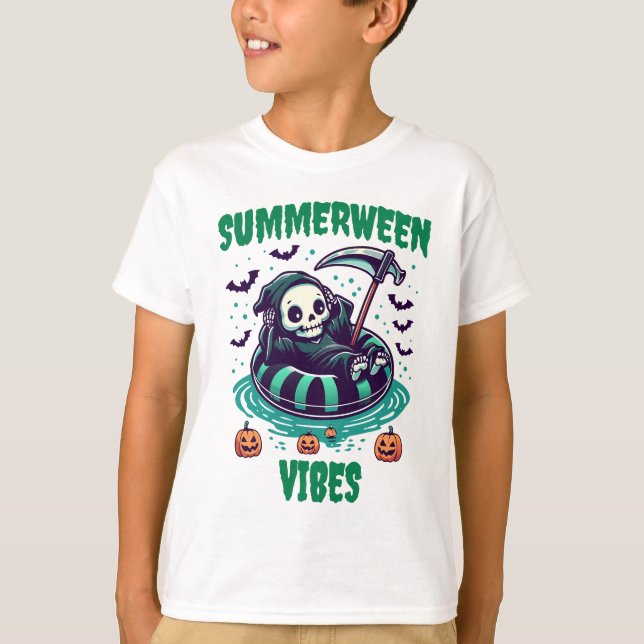 Camiseta Vibrações de Summerween – Ceifador Relaxado (Frente)
