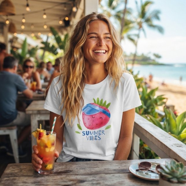 Camiseta Vibrações de verão & morango divertido  (Criador carregado)