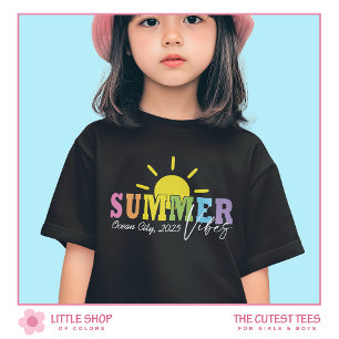 Camiseta Vibrações de Verão Tipografia Colorida Garotas