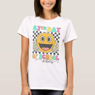 Camiseta Vibrações do 67º Dia de Escola Rosto Sorridente Fo