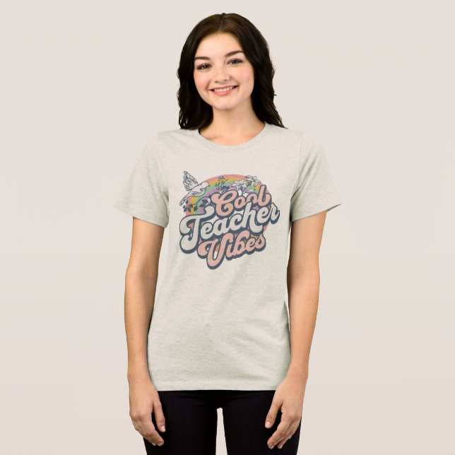 Camiseta Vibrações Legais de Professor Retro Arco-íris Páss (Frente Completa)
