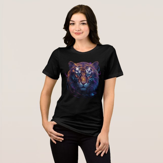 Camiseta Vibrant Blue-Eyed Tiger in Abstract Colors (Frente Completa)