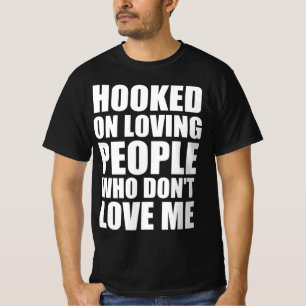 Camiseta Viciado em amar pessoas que não me amam
