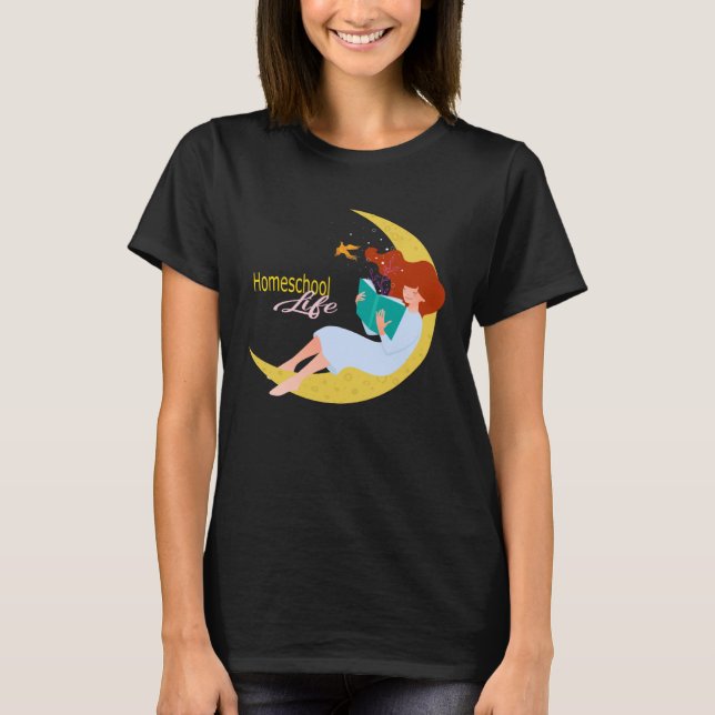 Camiseta Vida na escola doméstica lendo na lua (Frente)
