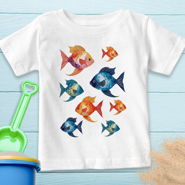 Camiseta Vida Útil no Mar de Peixes (A cute t-shirt for kids with a design of orange and blue fish. Ideal for the beach and days out)