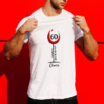 Camiseta Vidro de Vinho Vermelho 60º Aniversário Convidado<br><div class="desc">Vidro Vidro Vermelho 60º Aniversário Guest of Honor T-Shirt. t-shirt de aniversário com copo de abstrato com vinho tinto,  nome,  idade e texto de aniversário feliz.</div>