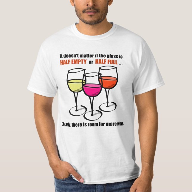 Camiseta Vidros de Vinho de Cartoon Vidro Meio Vazio Humor (Frente)