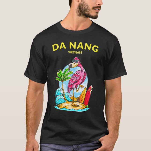 Camiseta Vietnam Da Nang Beach Flamingo Ocean Wave Surfboar (Frente)