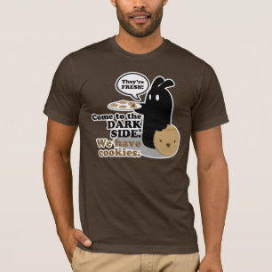Camiseta Vindo ao lado escuro. Nós temos biscoitos. T