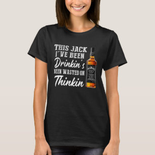 Camiseta Vinho Bebendo foi assado em campo de pensamento