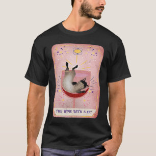 Camiseta Vinho Com Um Gato Leitor De Cartas De Tarot Connoi