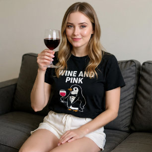 Camiseta Vinho E Pinguim Rosa