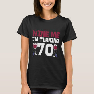 Camiseta Vinho Eu Estou Virando 70 Bebendo Aniversário