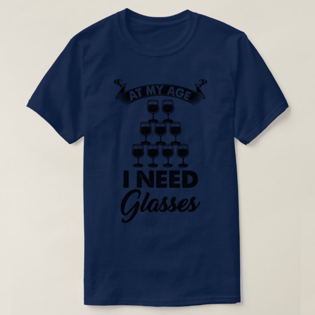 Camiseta Vinho Na Minha Idade Preciso De Óculos (Frente do Design)