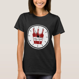 Camiseta Vinho O Relógio Garrafas Vermelhas Fundo Branco