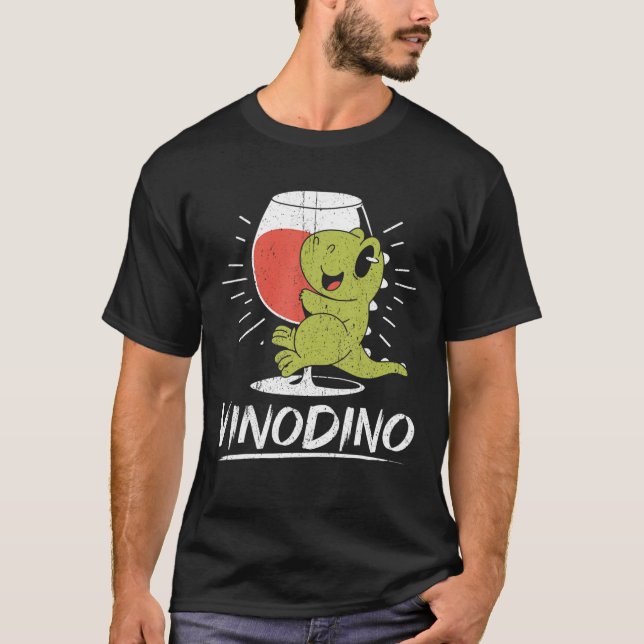 Camiseta Vinossauro Vinodino Dinossauro Com Vinho Tinto (Frente)