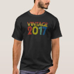 Camiseta Vintage 2017 Birthday Kids Boys & Girls 5 Anos<br><div class="desc">Vintage 2017,  5,  Birthday Kids Boys & Girls 5 Anos Premium</div>