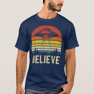 Camiseta Vintage Alienígena OFO AcreditaAlienígena engraçad