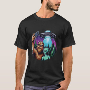 Camiseta Vintage Bigfoot Sasquatch Selfie com OVNI Gr Alien