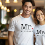 Camiseta Vintage Black Personalised Wedding Monograma<br><div class="desc">Camisa de sobrenome personalizada para o Sr. ou Future Sr. Features vintage texto estilo máquina de escrever em preto com sotaque cardíaco vermelho. Visite a nossa loja para a camisa da Sra...  que fazem um presente de casamento único,  e perfeito para vestir na lua de mel!</div>