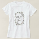 Camiseta Vintage Cherish Rosa Oval, mãe do noivo<br><div class="desc">Rosas e flores pintadas, Douradas, de cor branca-de-cereja-Vintage. Um visual clássico e elegante, e muitas Cinzas, branco marfim, Rosa, rosa poeirento, verde-pinho, folhas de Cinza e folhagem. Com elementos Florais Pintados à Mão, Fontes de Script Clássico Vintage e Quadro Oval Floral Elegante Dourado - Mãe da Camisa do Groom! Veja...</div>