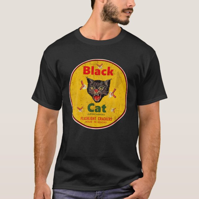 Camiseta Vintage de Firecrackers de Gato Preto Retro (Frente)