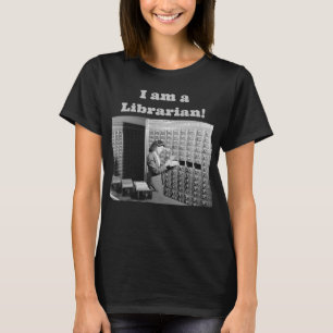 Camiseta Vintage do Catálogo de Cartão de Mulher e Bibliote