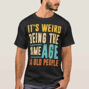 Camiseta Vintage É estranho ter a mesma idade das pessoas v