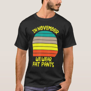 Camiseta Vintage Em Novembro Vestimos Calças Gordas Obrigad