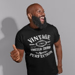 Camiseta Vintage em qualquer ano de nascimento<br><div class="desc">Adicione um traço de humor e uma perfeição ao seu traje de aniversário com a nossa última oferta! Esta camiseta de design de uísque, tema de aniversário inédito, tem um encanto único. Envolva o processo de envelhecimento em estilo com a frase chamativa "Idade para a Perfeição"! Esta roupa de edição...</div>