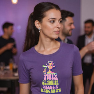 Camiseta Vintage Esta Senhorita Precisa de uma Margarita