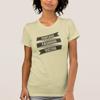 Camiseta Vintage Fashion Victim - Retro Shopping Addiction