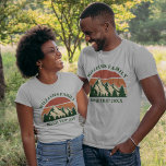 Camiseta Vintage nas Férias de Verão da Viagem Familiar<br><div class="desc">Este fantástico pôr do sol sobre montanhas rochosas na natureza faz uma imagem excelente para um conjunto de t-shirts personalizadas para uma reunião familiar, viagem de ida e volta ou férias de verão. Comemore sua semana de feriado com camisetas correspondentes para mãe, pai, irmão e irmã. Basta adicionar seu próprio...</div>