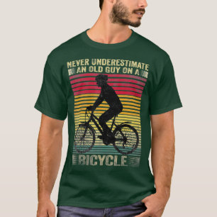 Camiseta Vintage Nunca Subestima Uma Cara Antiga Em Uma Bic