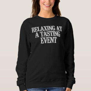 Camiseta Vintage Relaxando Em Um Evento De Provando