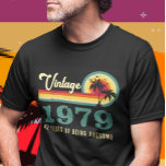 Camiseta Vintage Reto Distresse Aniversário - Ano Personali<br><div class="desc">Você pode mudar o estilo desta camisa escolhendo Mais > sob a opção de estilo. Ele pode ser personalizado na área fornecida ou personalizada escolhendo o clique para personalizar a opção e alterar o nome, as iniciais ou as palavras. Você também pode alterar a cor e o estilo do texto...</div>