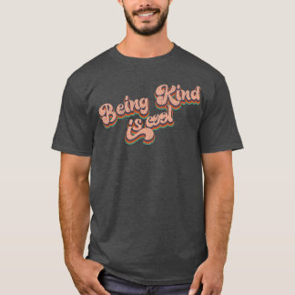 Camiseta Vintage Retro Being Kind é Texto de Tipografia Leg