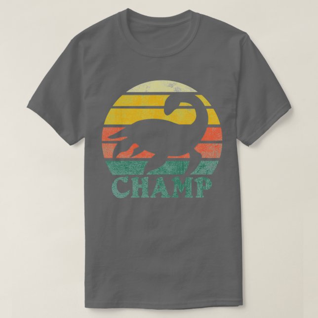 Camiseta Vintage Retro Champ Lake Champlain Graphic Monster (Frente do Design)