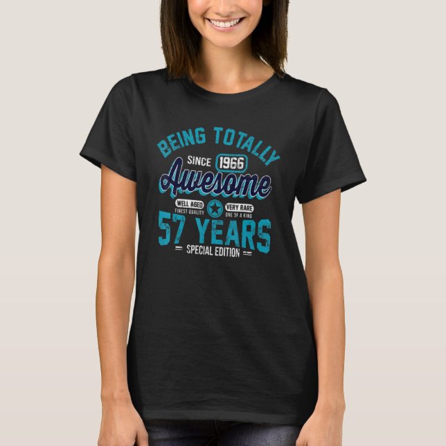 Camiseta Vintage Retro Sendo Totalmente Incrível Desde 1966 (Frente)
