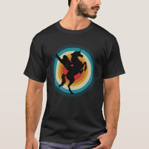 Camiseta Vintage Retro sunset bigfoot andando unicorn yeti
