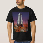 Camiseta Vintage Science Fiction, Astronautas Beetle Aliens<br><div class="desc">Imagem de vintage: viagem de ficção científica futurista e imagem de foguete de transporte. Astronautas correndo até seu foguete escapando de aliens em forma de besouro em um planeta estrangeiro tentando voltar para a terra. Um clássico design de ficção científica de quadrinhos retrógrados do 50 do futuro.</div>